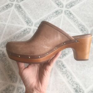 Uggs 7 leather Clogs Wooden Heel fur lined mules